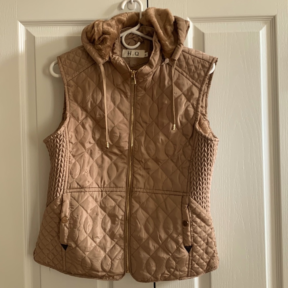 COPY - Camel color quilter zipper vest /cute side details/removable hood. Soft …